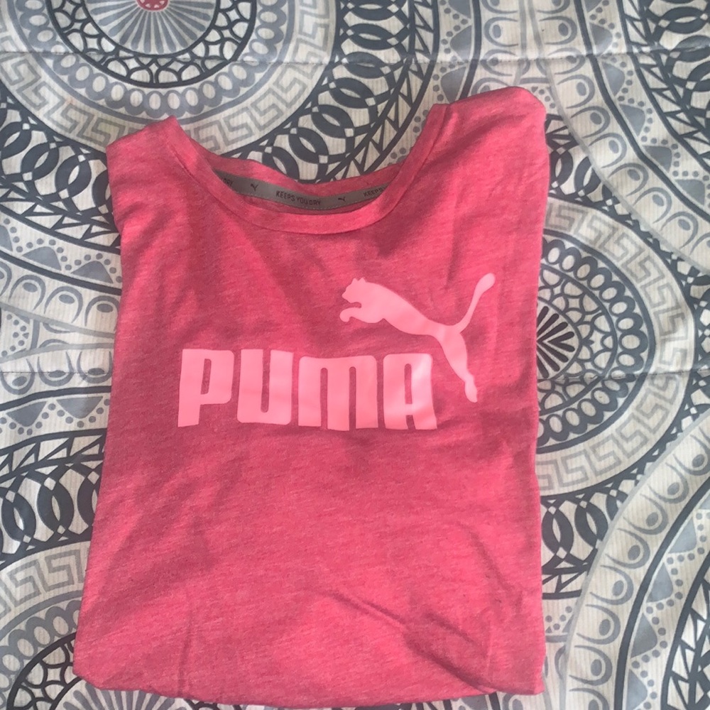 short sleeve puma t-shirt.